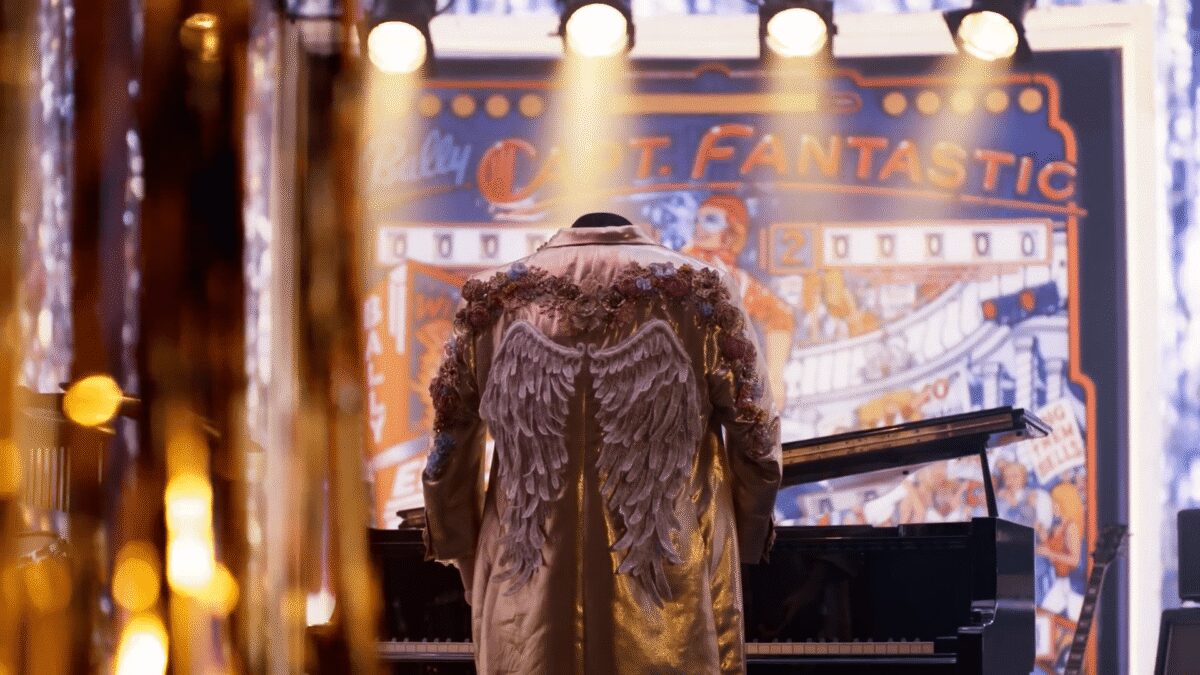 Elton John: Touched By Gold (PioneerTV)