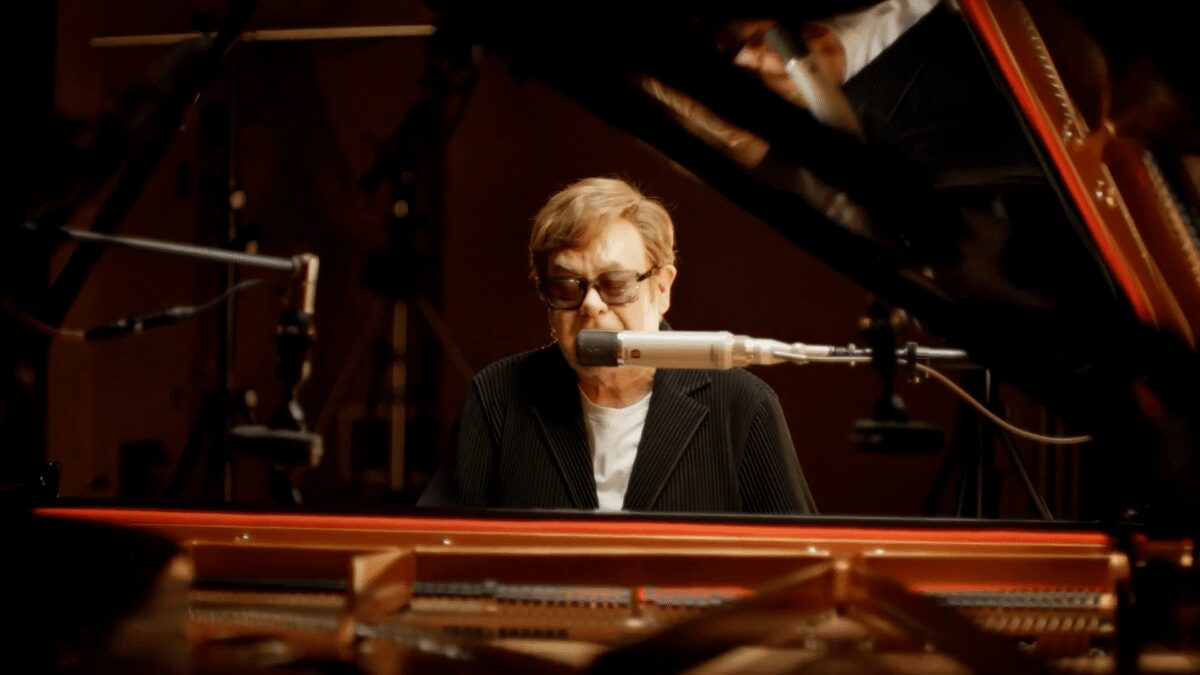 Elton John: Touched By Gold (PioneerTV)