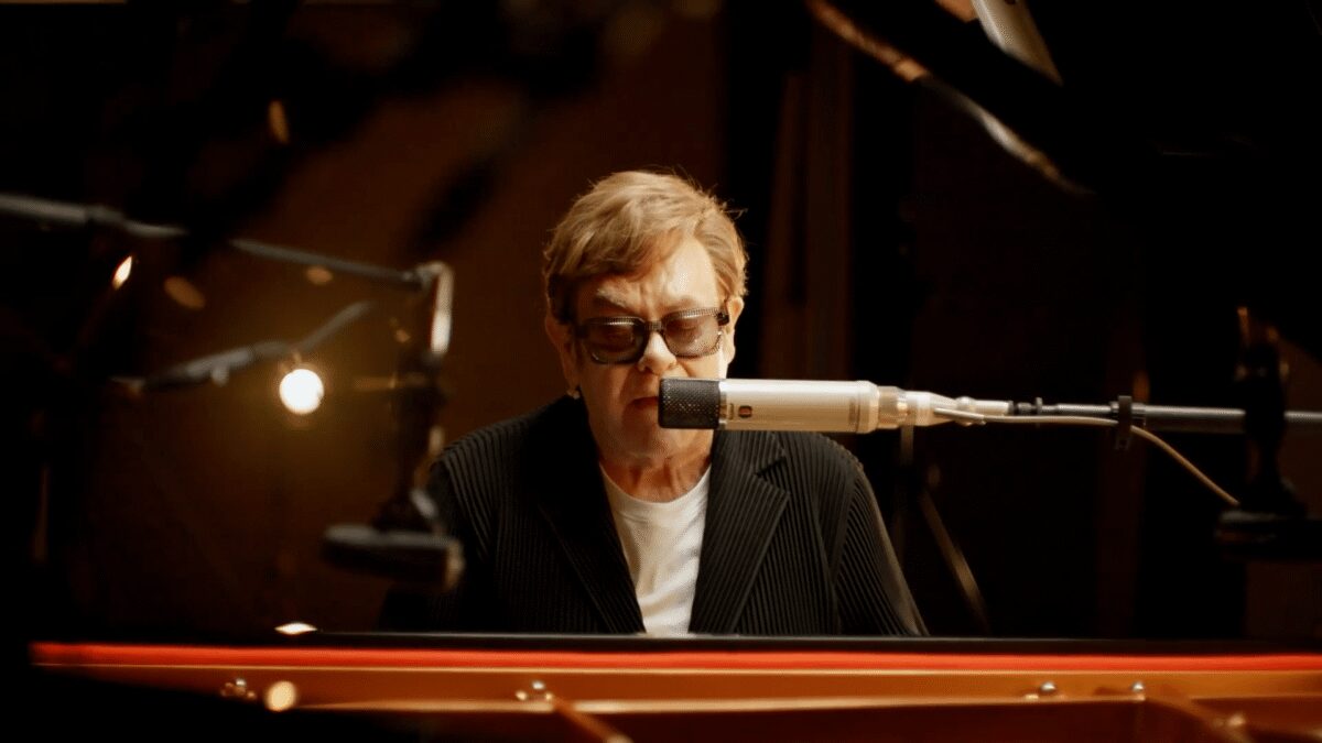 Elton John: Touched By Gold (PioneerTV)